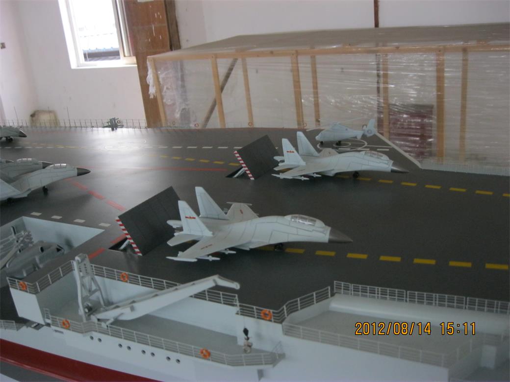 邱县辽宁舰模型